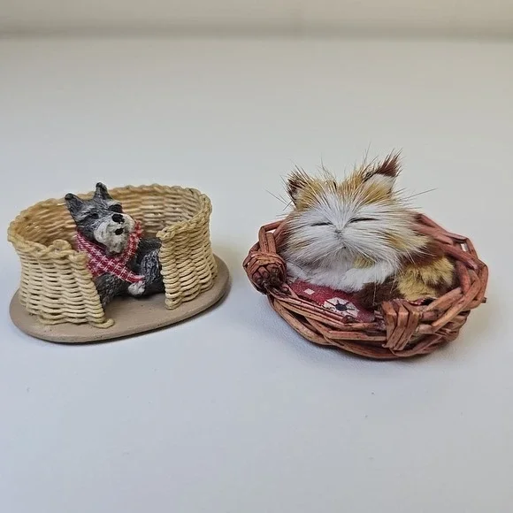 Miniature Cat Kitten in Wicker‎ Basket Real Fur & Chalkware Scottish Terrier