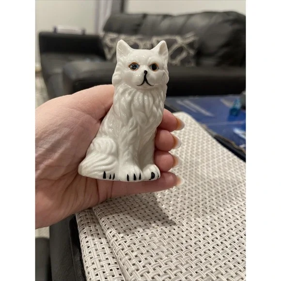 Porcelain‎ cat 3 1/2 Inches Tall