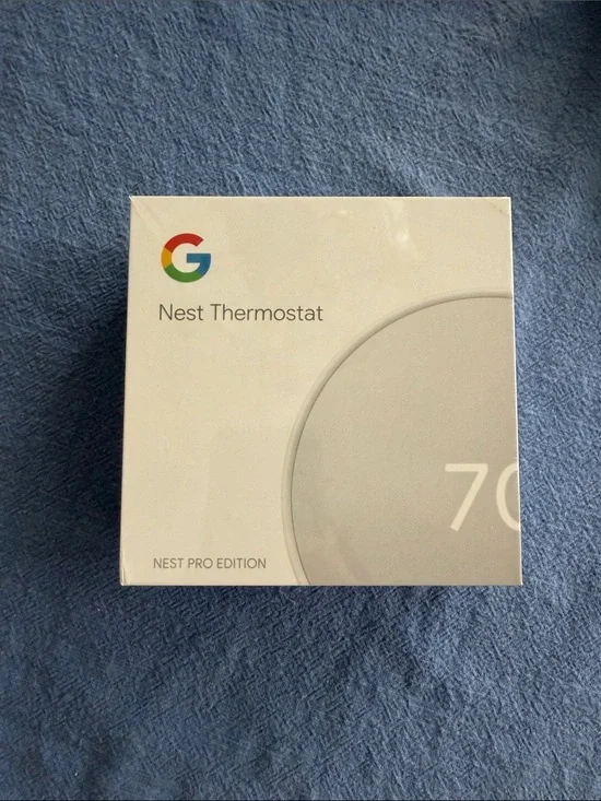 Google Nest Thermostat - White and Light Gray Packaging