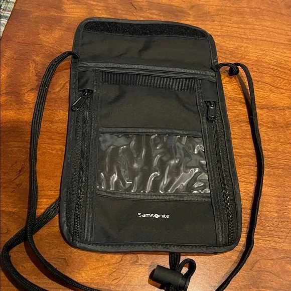 Samsonite BlackTravel Neckstrap Excellent condition
