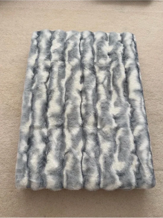Faux Fur Throw Blanket in Gray and White