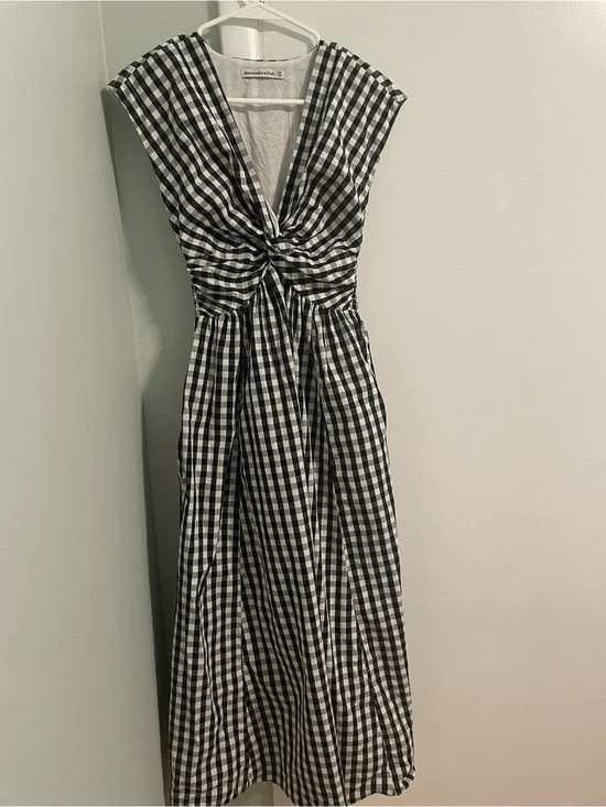 Abercrombie & Fitch Black & White Gingham Twist-Front Midi Dress
