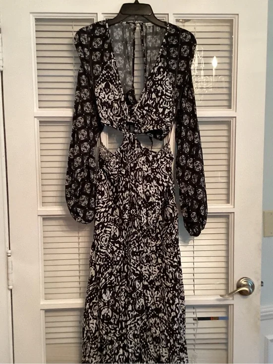 Abercrombie & Fitch Black and White Cutout Maxi Dress