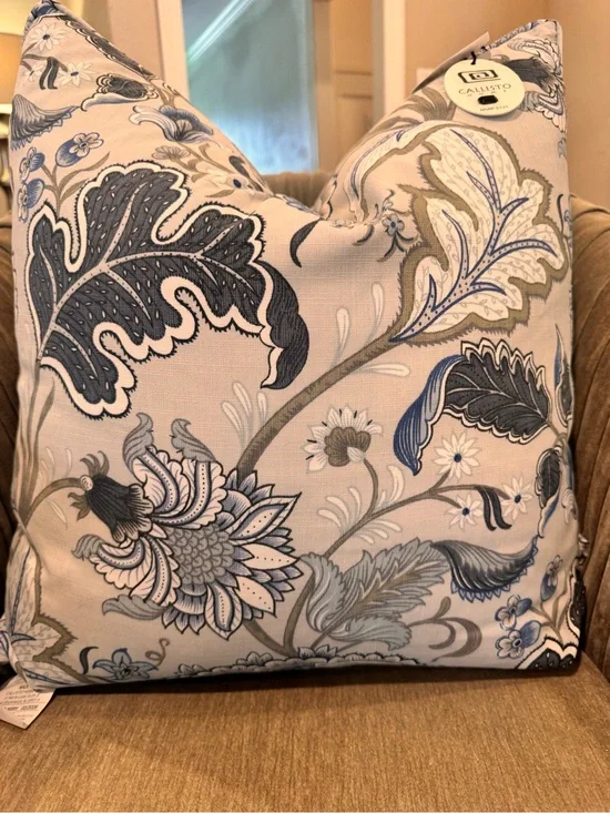 1-NWT CALLISTO HOME FLORAL DESIGN DECORATIVE PILLOW