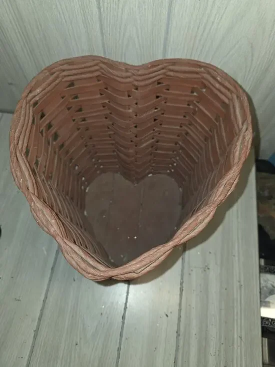 Vtg Heart Shaped Wicker Basket 12