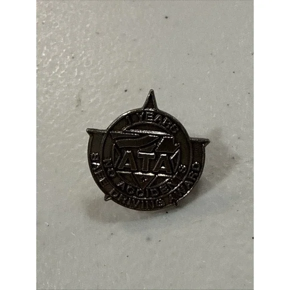 Collectible Lapel‎ Pin: ATA American Trucking Associations 1 Year Safe Driver