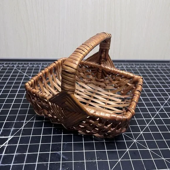 VTG Woven Wicker Basket w/  Handle Yugoslavia Sticker Small 4