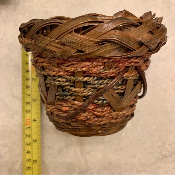 Free item: small wicker basket planter