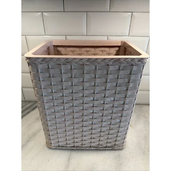 RARE! Vintage Blush‎ Pink Wicker Shabby Trash Can/Wastebasket ES008