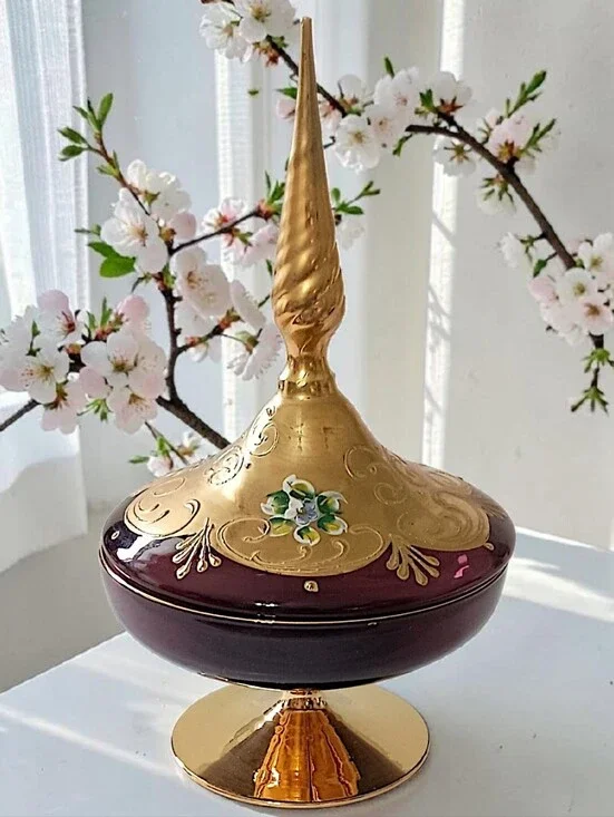 Vtg Amethyst Glass Trinket Dish‎ Pedestal Finial Lid Vanity Gold Gilt Candy Jar