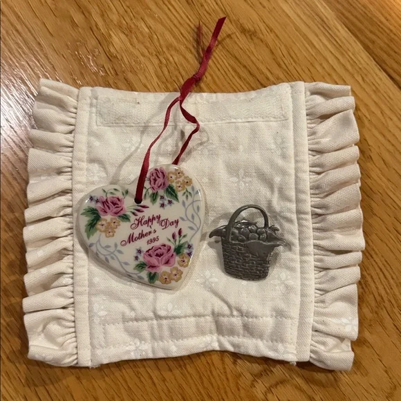 VTG Longaberger  Mother’s Day tie-on, 1992 Pewter Basket Pin, Cream Handle Cover