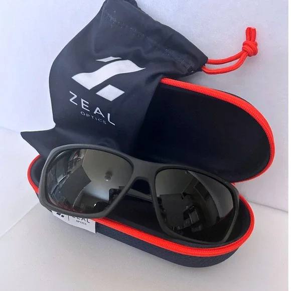 Zeal Optics Caddis Sunglasses Matte‎ Black Ellume Polarized With Case