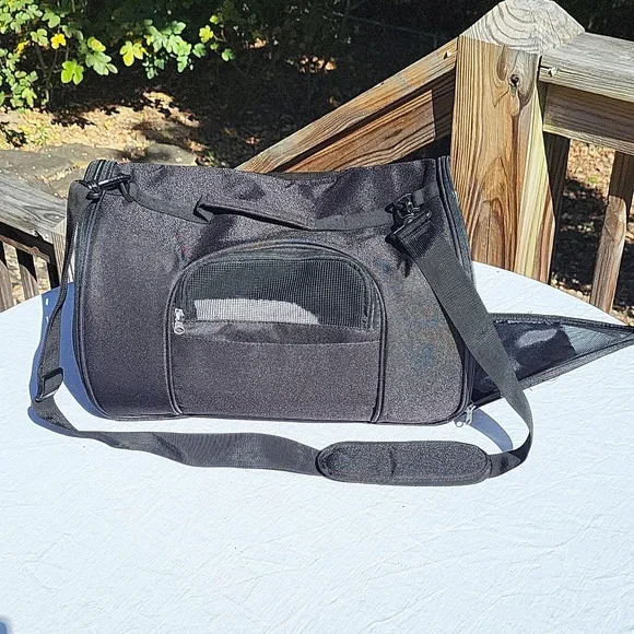 4 side tear-resistant breathable mesh cat or small dog carrier, black, padded