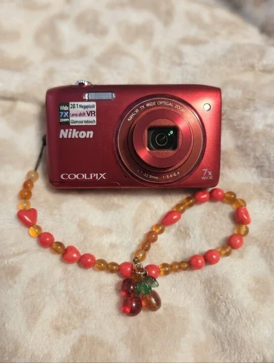 Nikon COOLPIX S3500 20.1 MP Digital Camera with 7x Zoom