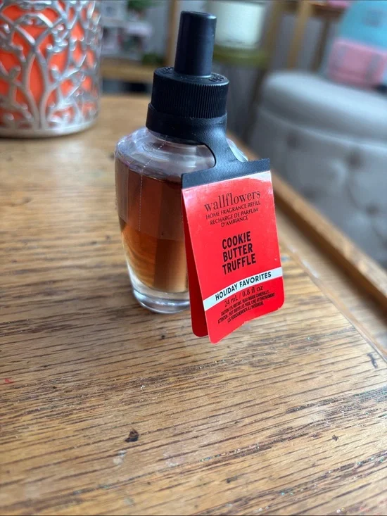 Bath & Body Works Cookie Butter Truffle Wallflowers Refill - Red and Black