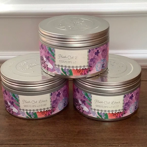 Tried & True Fresh Cut Lilacs, 14.1 oz. Tin Candle N🔥No Offer item🔥