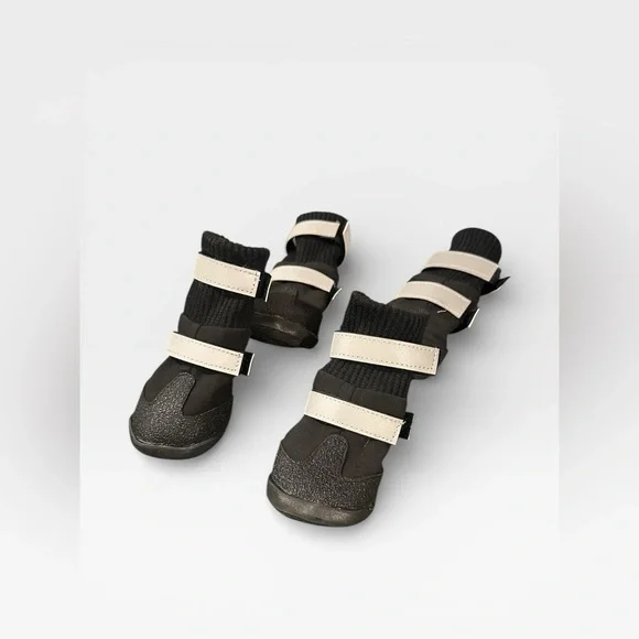 NWOT Rubber Dog Booties Dog Shoes With Reflective Velcro Straps Medium