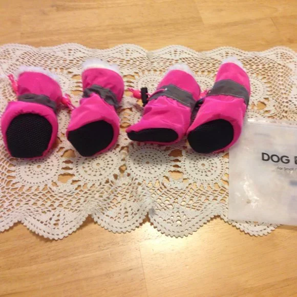 Fleece-lined doggie boots, adjustable, size  small to medium
