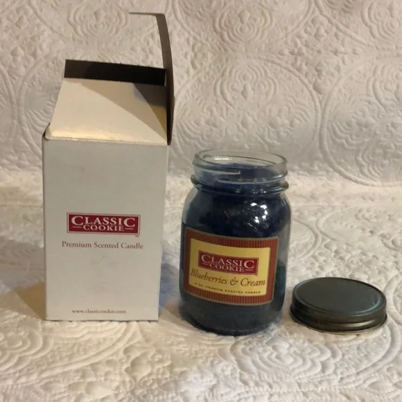 Classic Cookie‎ blueberries and cream candle, NWT