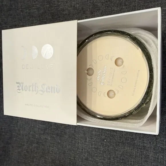 Demilune North Land Artic Collection Three Wick Candle New In Box, 65 hr, 9.5 oz