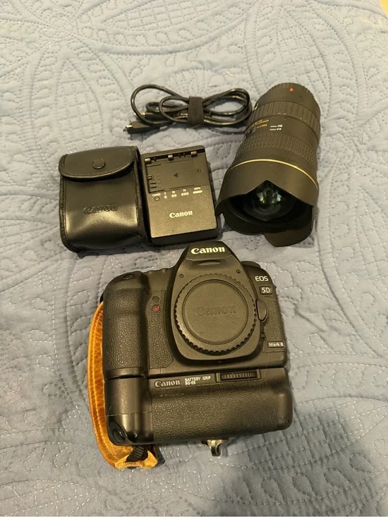 Canon DSLR Camera Body and Telephoto Lens in Black