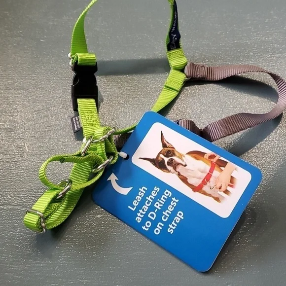 EASY WALK, dog harness.‎ New in box. Size small. Green/gray. No-pull.