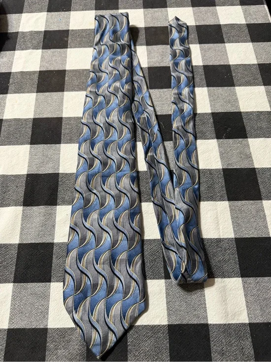 Classic Blue Wave Pattern Men's Tie