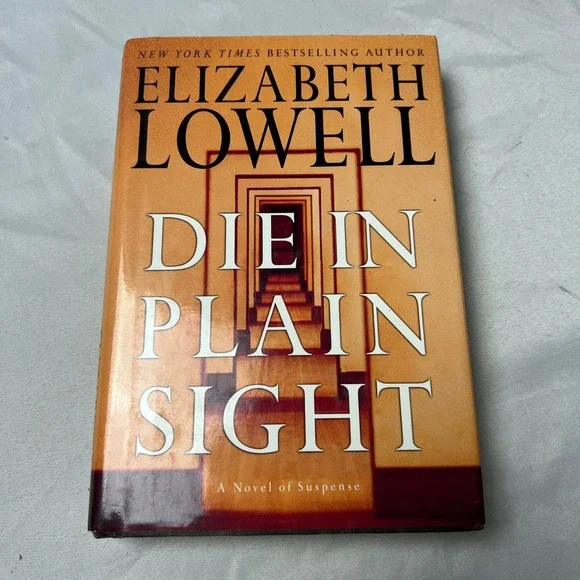 Die in Plain Sight - Elizabeth Lowell - First Edition Hardcover‎