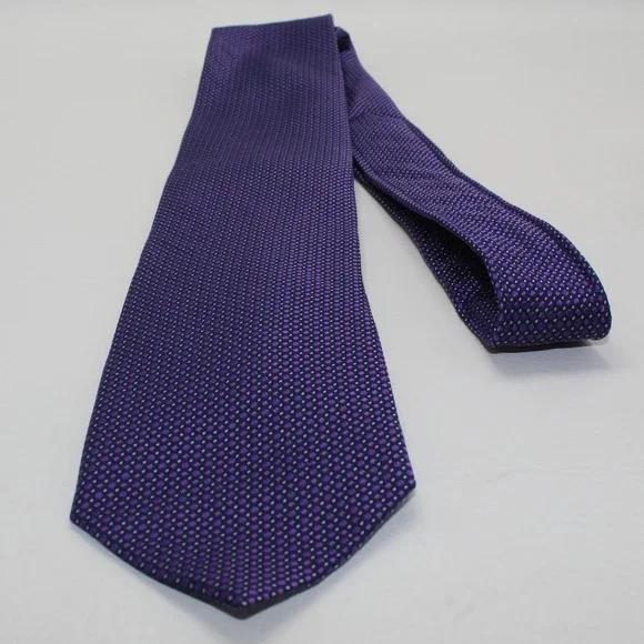 Roundtree & Yorke Purple Geometric Micro Dot Silk Handmade Tie RN58909