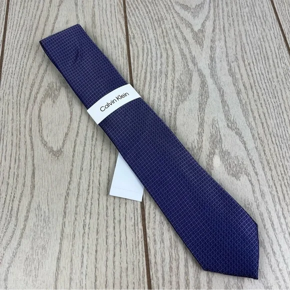 589 - Calvin Klein Tie 526 Purple Medallions CK21100134 Silk Blend MSRP $69.50
