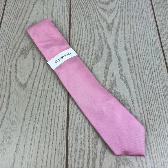 595 - Calvin Klein Tie 650 Pink Solid CK21100032 Silk Blend MSRP $69.50