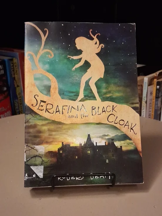 Serafina and the Black Cloak By Robert Beatty