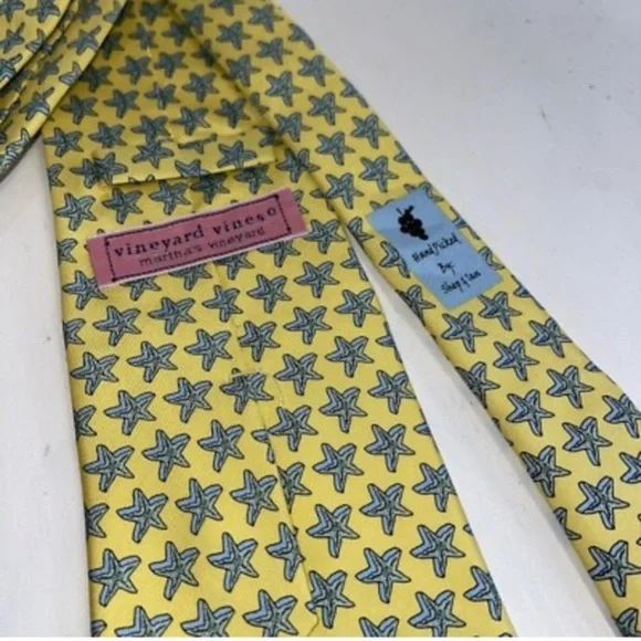 Vineyard Vines Silk Neck Tie Stars Mens Necktie Starfish Pattern Yellow Blue