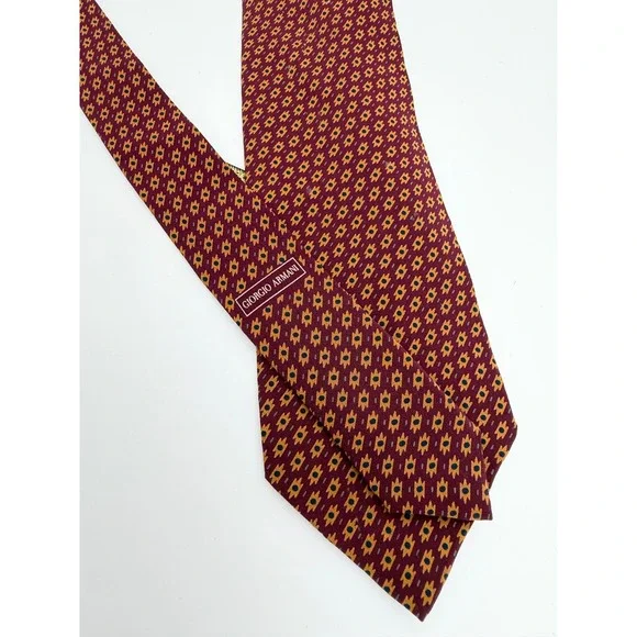 Giorgio Armani Cravatte Silk Tie Burgundy Geometric Pattern Made in Italy Mens