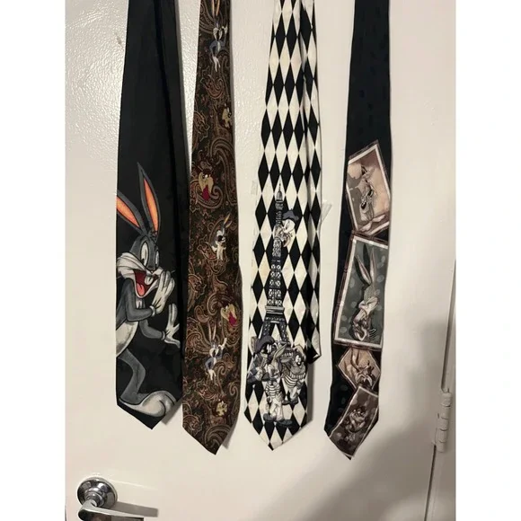 Vintage Looney Tunes Mania Silk Tie Bundle 4pc Bugs Bunny Taz 90s Novelty Ties‎