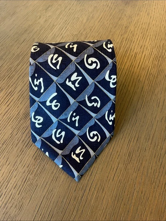 Facets Retro Geometric Pattern Men's Silk Tie in Navy and Light Blue