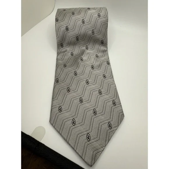 Murano Silk Tie Gray‎ Chevron Zig Zag Geometric Jacquard Made USA 3.75