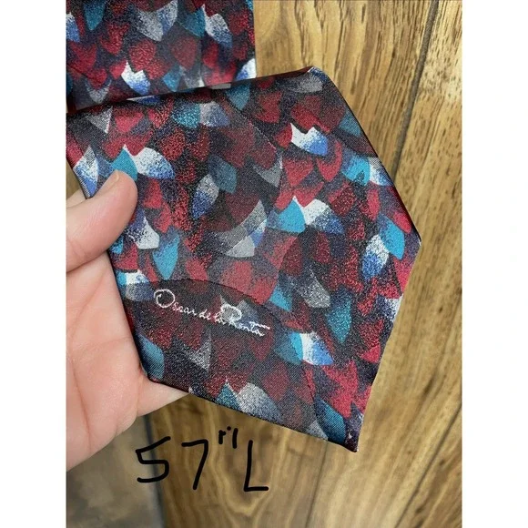 Vtg Oscar De La Renta Studio Mens Tie Red Blue Geometric 3.75