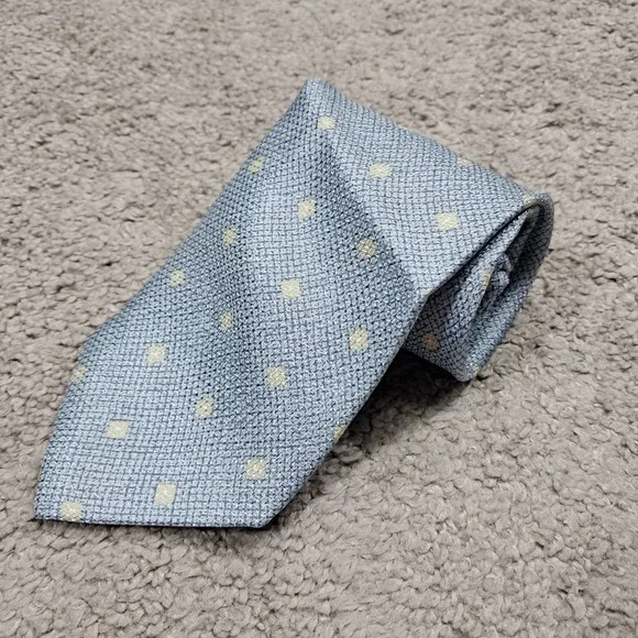 Claiborne Mens Blue Silk Geometric Diamond Pattern Necktie Made in Italy‎