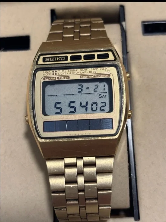 Seiko Men's Digital Quartz Wristwatch Gold Tone A258-5069 with solar panels.