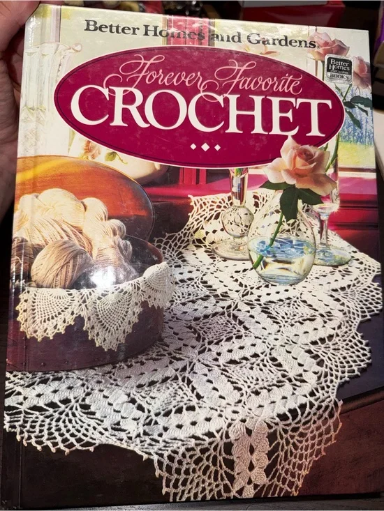 1985 Better Homes And Gardens Crochet Patterns Book —‎ White lace motifs