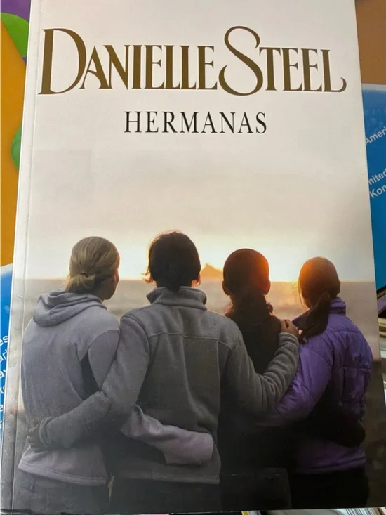 Hermanas – White Cover Edition