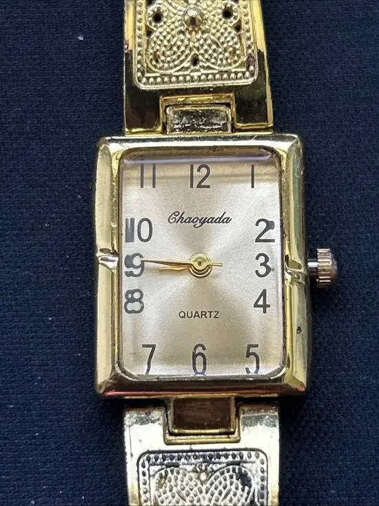 Chaoyada Gold Tone Women’s Quartz Watch