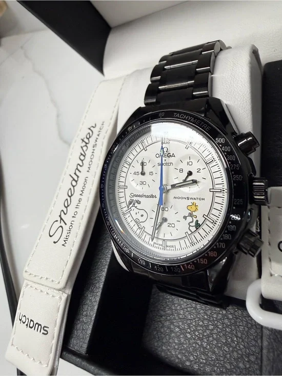 MoonSwatch MOD Mission to the Moon Snoopy Rare on Stainless Steel