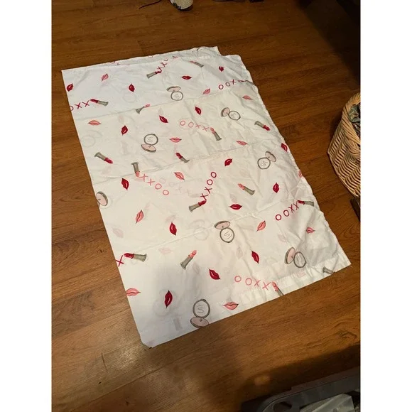 Novelty Makeup Print Window Curtain Panel Lipstick LipsXOXO White Pink Red 47x33