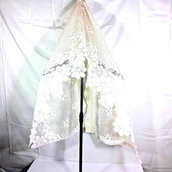 2 Ecru Scalloped Handmade Intricate Design Floral Elegant Lace 18