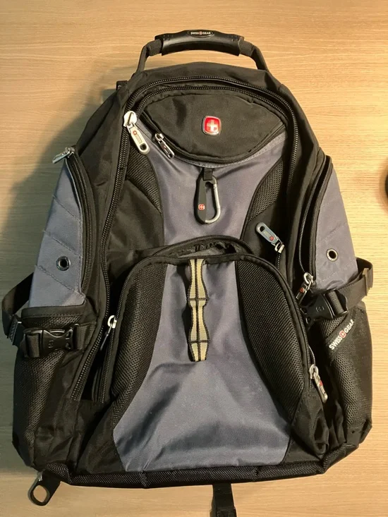 SwissGear 1900 ScanSmart Backpack for Laptops up to 17 inches - Black/Silver