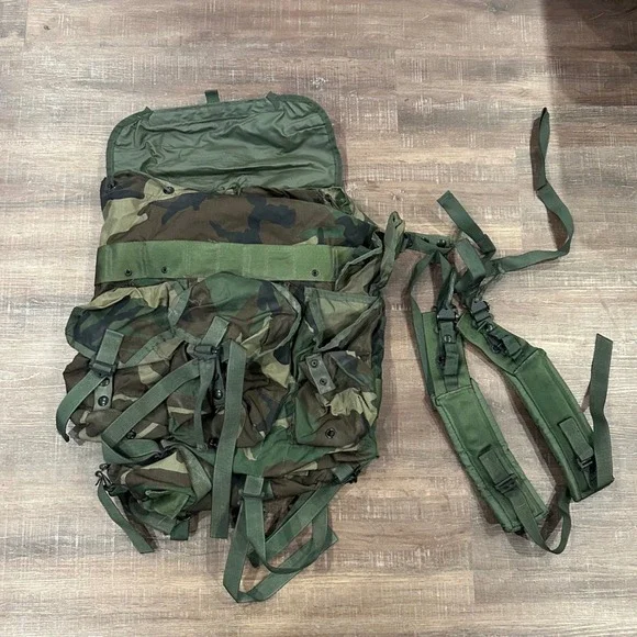USGI Radio Carrying Case ALICE Pack Woodland Camo Medium Combat Rucksack M81