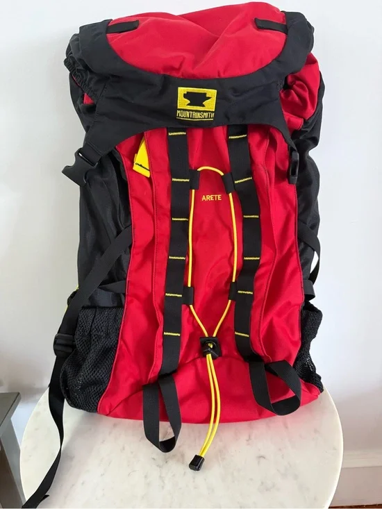 Mountain Smith Crestone ll/ 65 Litter backpack, camplight Red Black Very Good