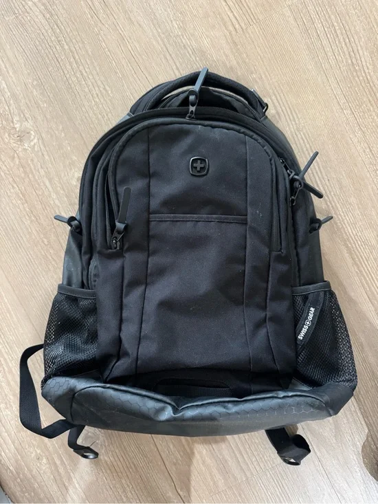 SwissGear Black Men's Backpack with Mesh Side Pockets